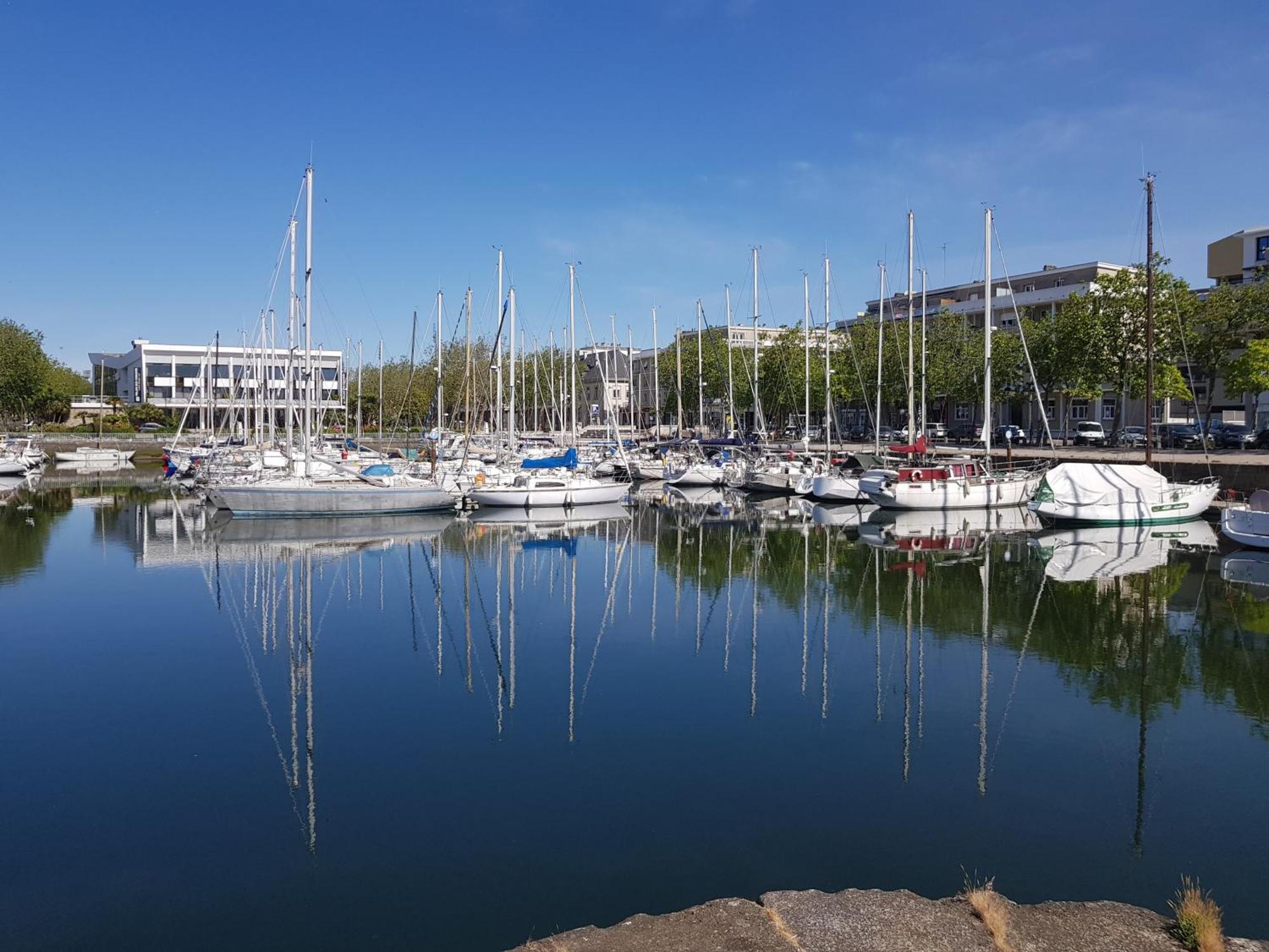 grand studio avec parking à 10 minutes des plages Lorient Extérieur photo